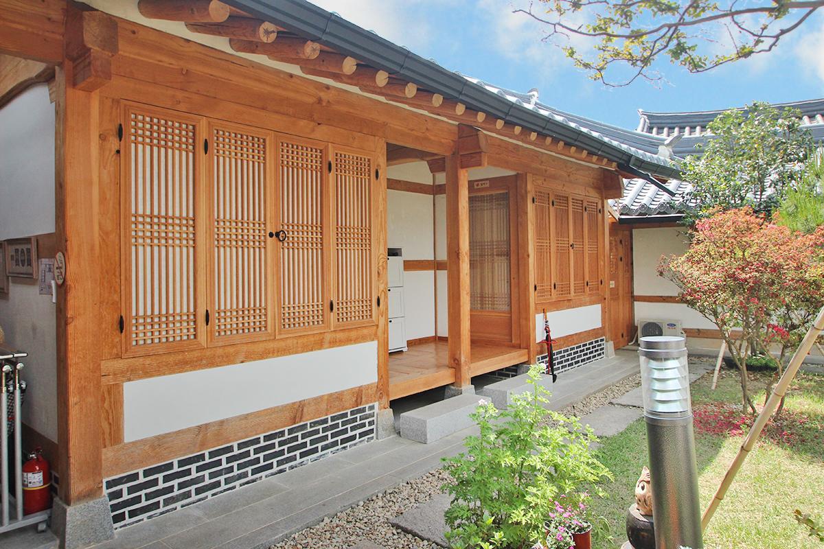 Sarangnamoo Hanok Guesthouse Jeonju Exterior photo