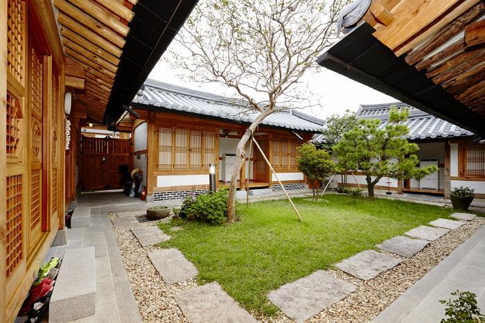Sarangnamoo Hanok Guesthouse Jeonju Exterior photo