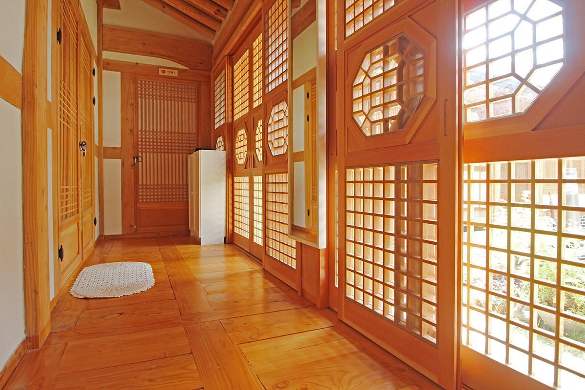 Sarangnamoo Hanok Guesthouse Jeonju Exterior photo
