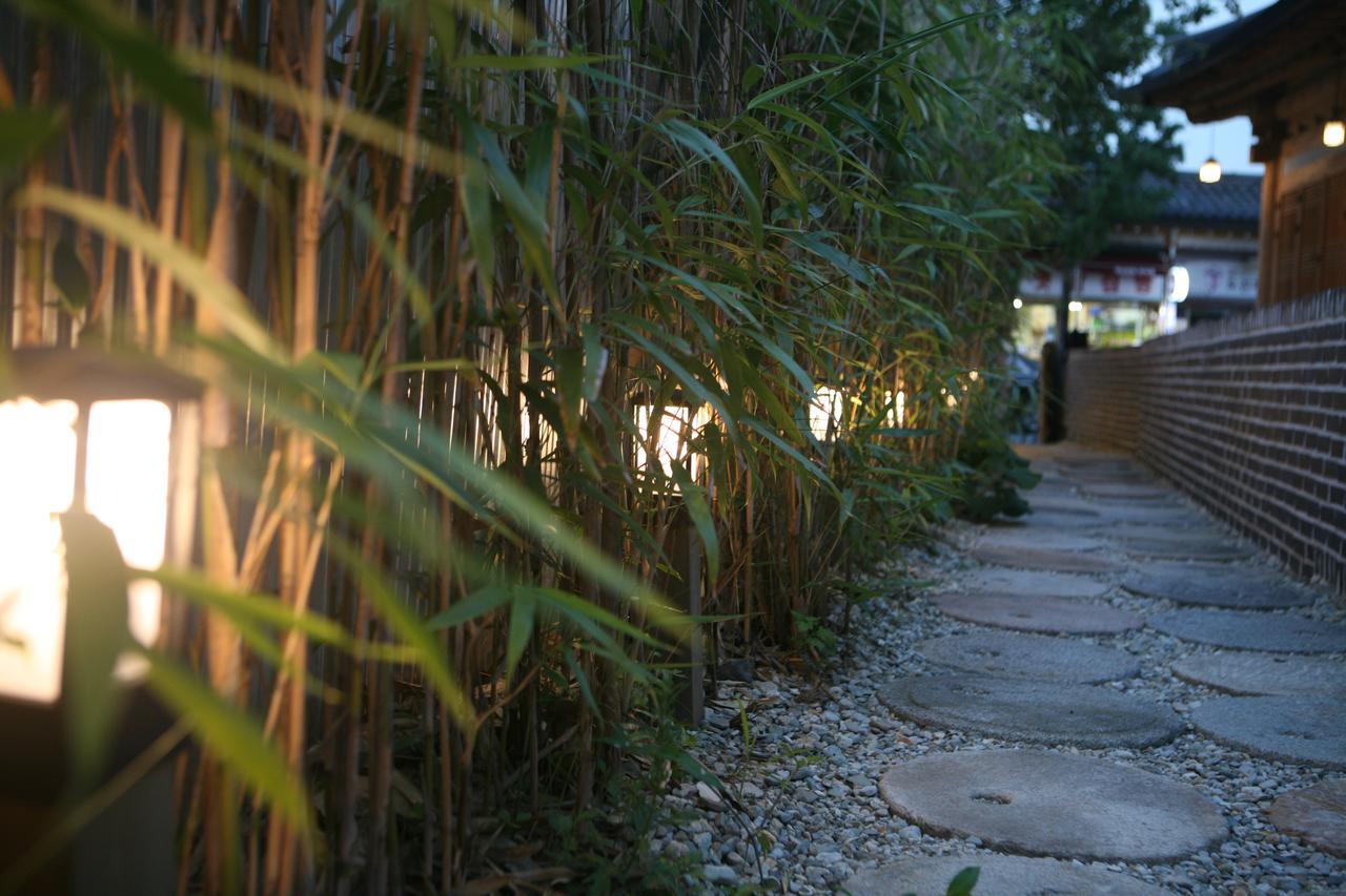 Sarangnamoo Hanok Guesthouse Jeonju Exterior photo