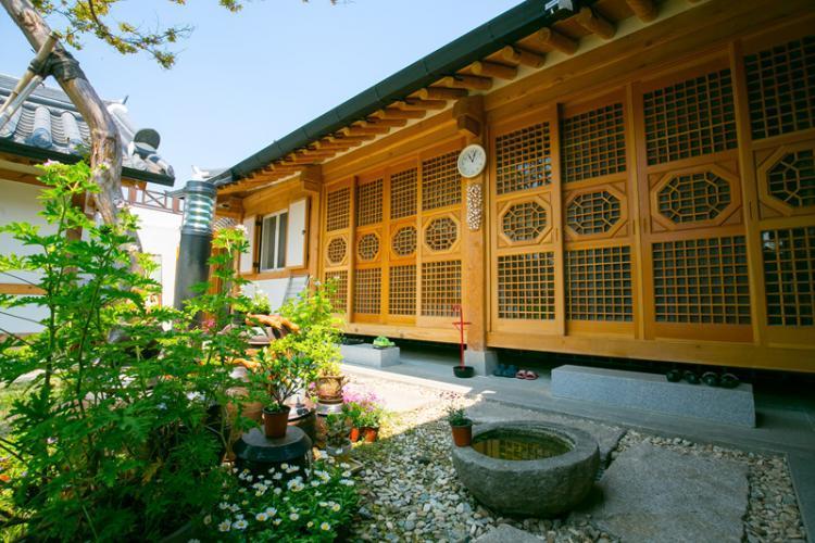 Sarangnamoo Hanok Guesthouse Jeonju Exterior photo