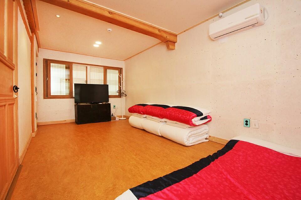 Sarangnamoo Hanok Guesthouse Jeonju Exterior photo