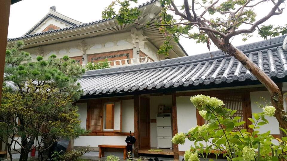 Sarangnamoo Hanok Guesthouse Jeonju Room photo