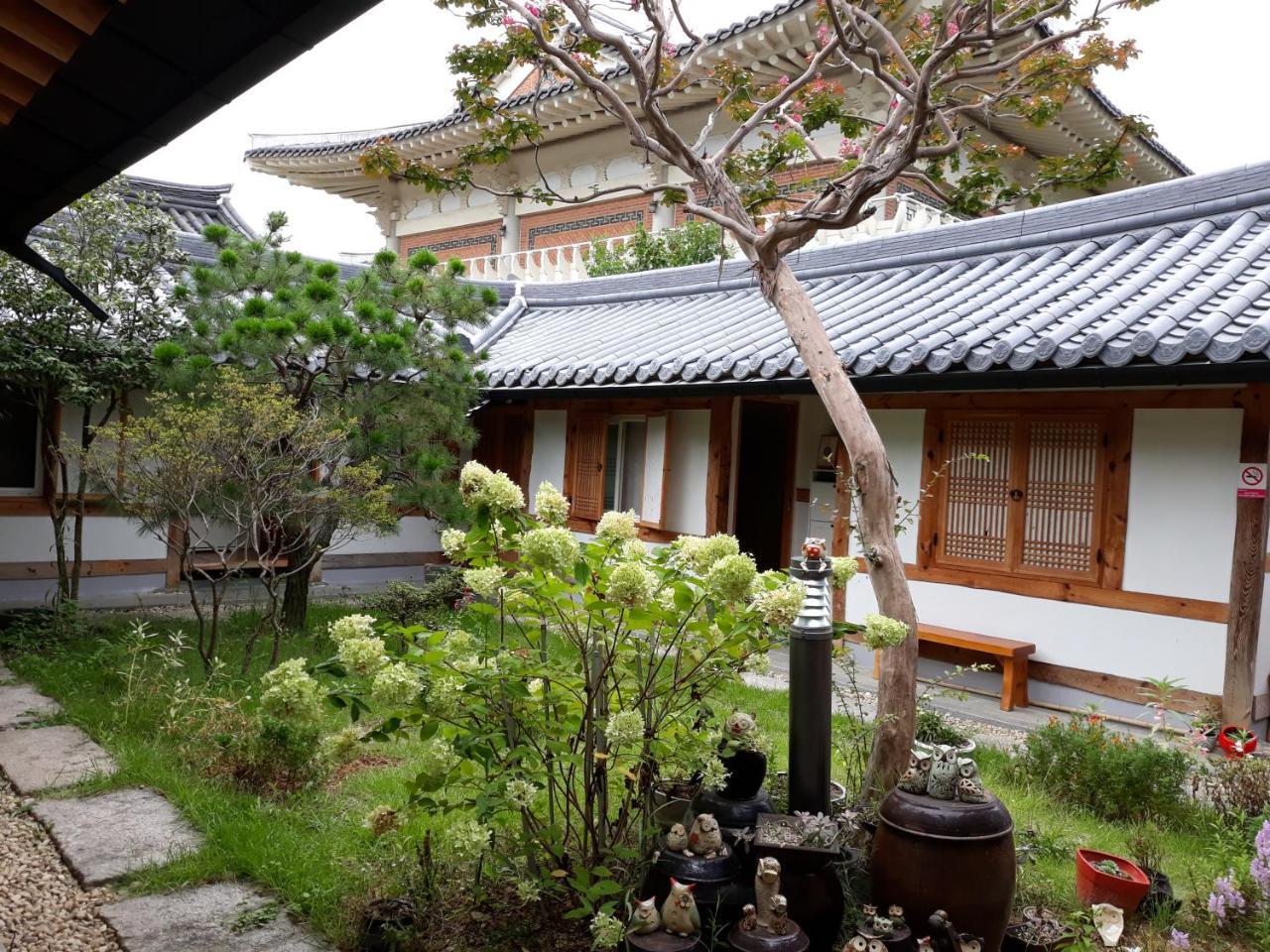Sarangnamoo Hanok Guesthouse Jeonju Exterior photo