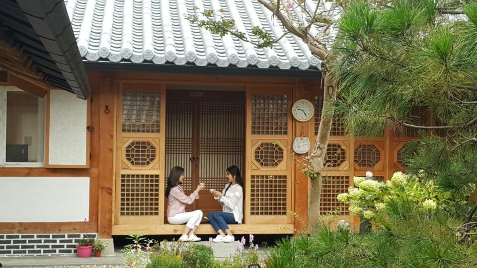 Sarangnamoo Hanok Guesthouse Jeonju Exterior photo