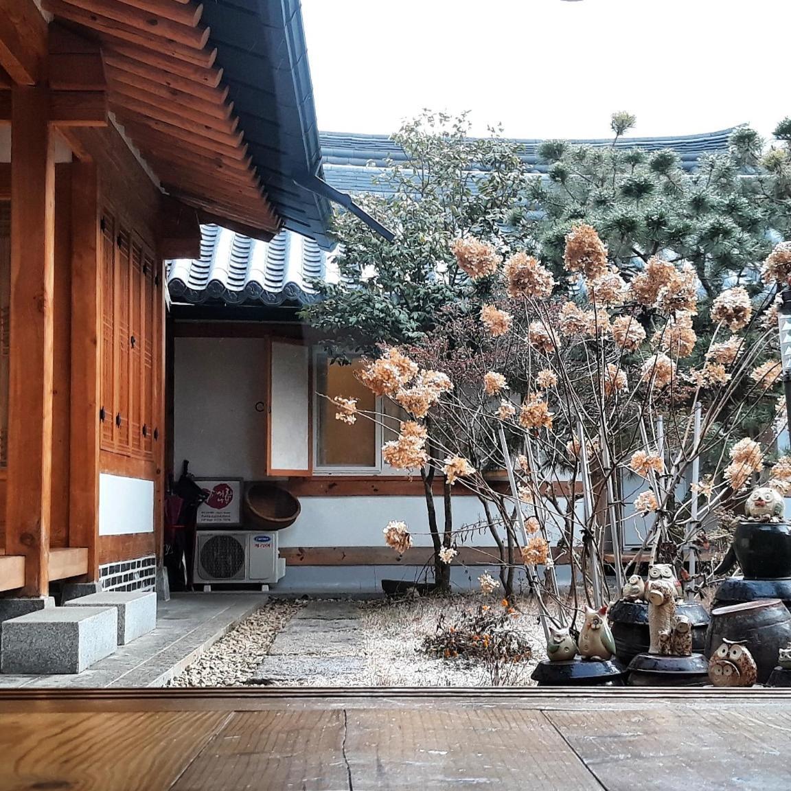 Sarangnamoo Hanok Guesthouse Jeonju Exterior photo
