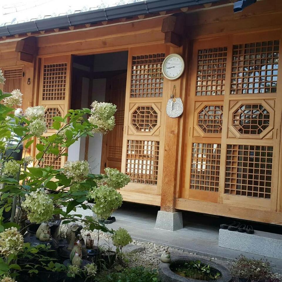 Sarangnamoo Hanok Guesthouse Jeonju Exterior photo