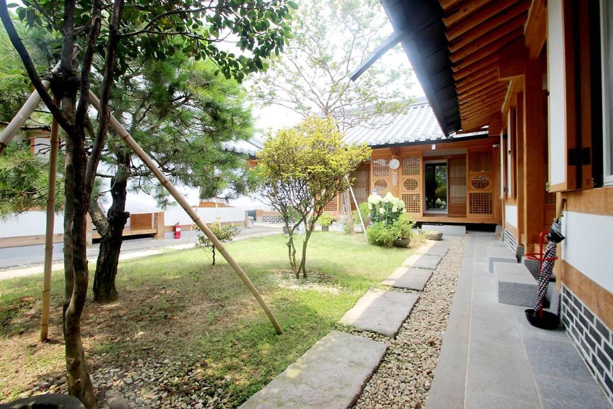 Sarangnamoo Hanok Guesthouse Jeonju Exterior photo