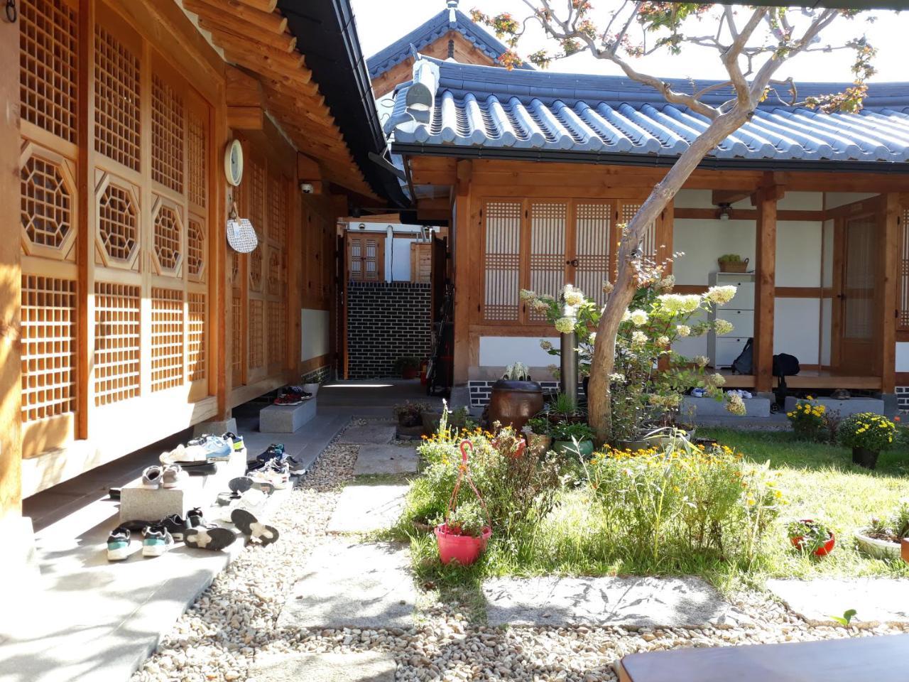 Sarangnamoo Hanok Guesthouse Jeonju Exterior photo