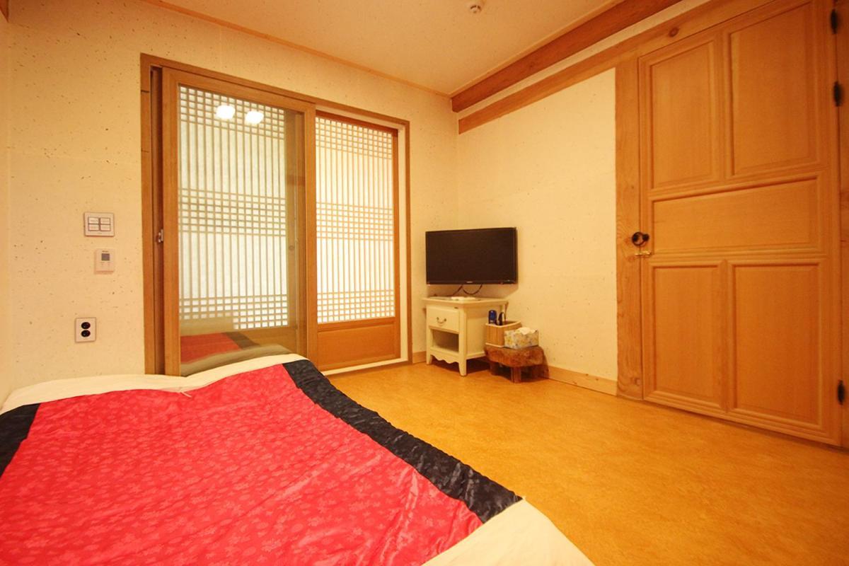 Sarangnamoo Hanok Guesthouse Jeonju Exterior photo