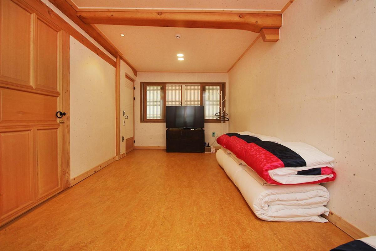 Sarangnamoo Hanok Guesthouse Jeonju Exterior photo