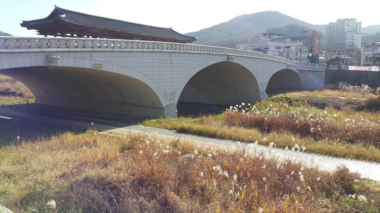 Sarangnamoo Hanok Guesthouse Jeonju Exterior photo