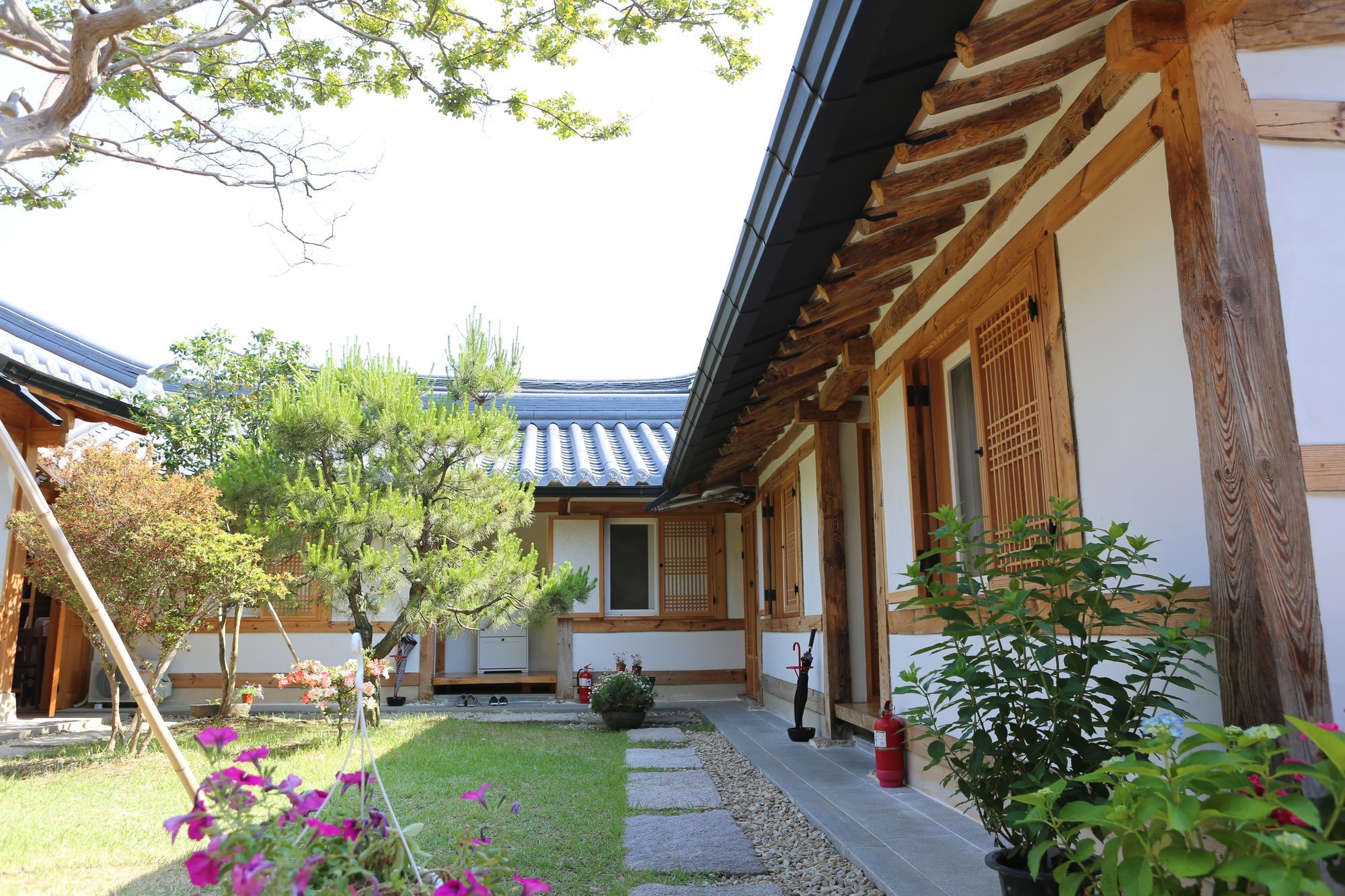 Sarangnamoo Hanok Guesthouse Jeonju Exterior photo