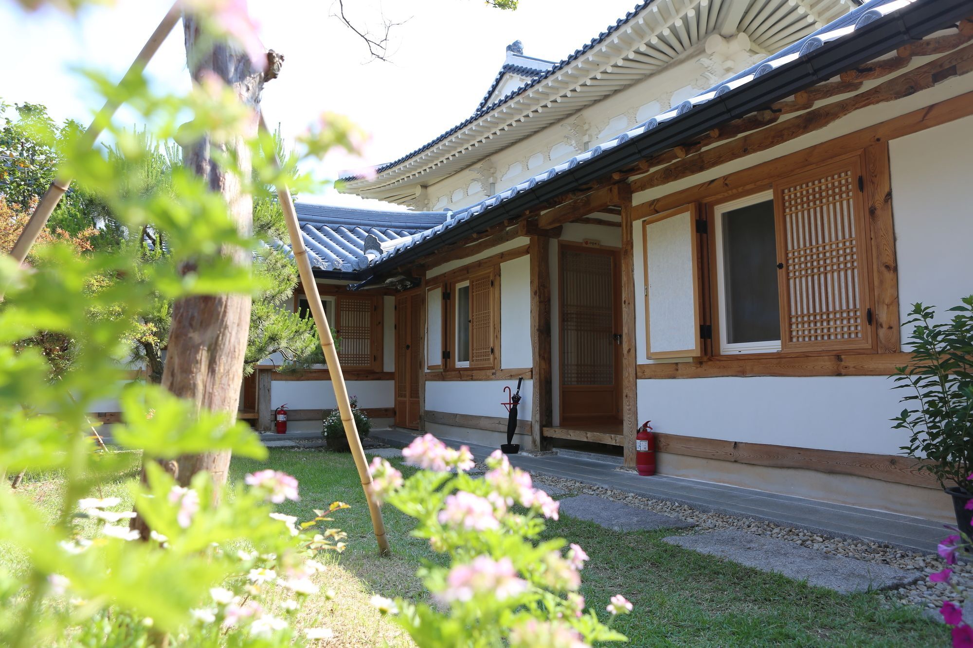 Sarangnamoo Hanok Guesthouse Jeonju Exterior photo